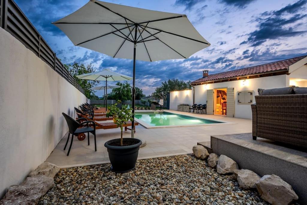 Villa Leny With Pool Sukošan المظهر الخارجي الصورة